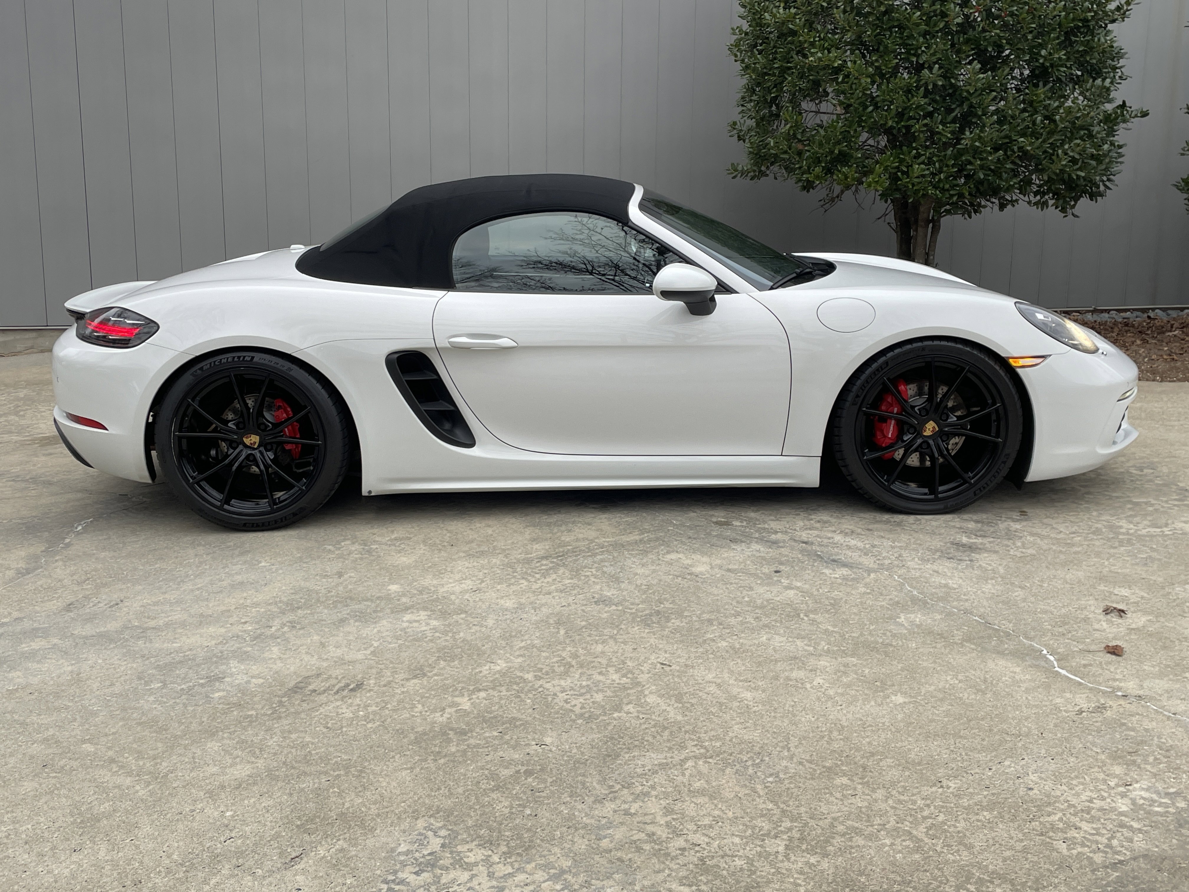 Used 2017 Porsche 718 Boxster S image 11