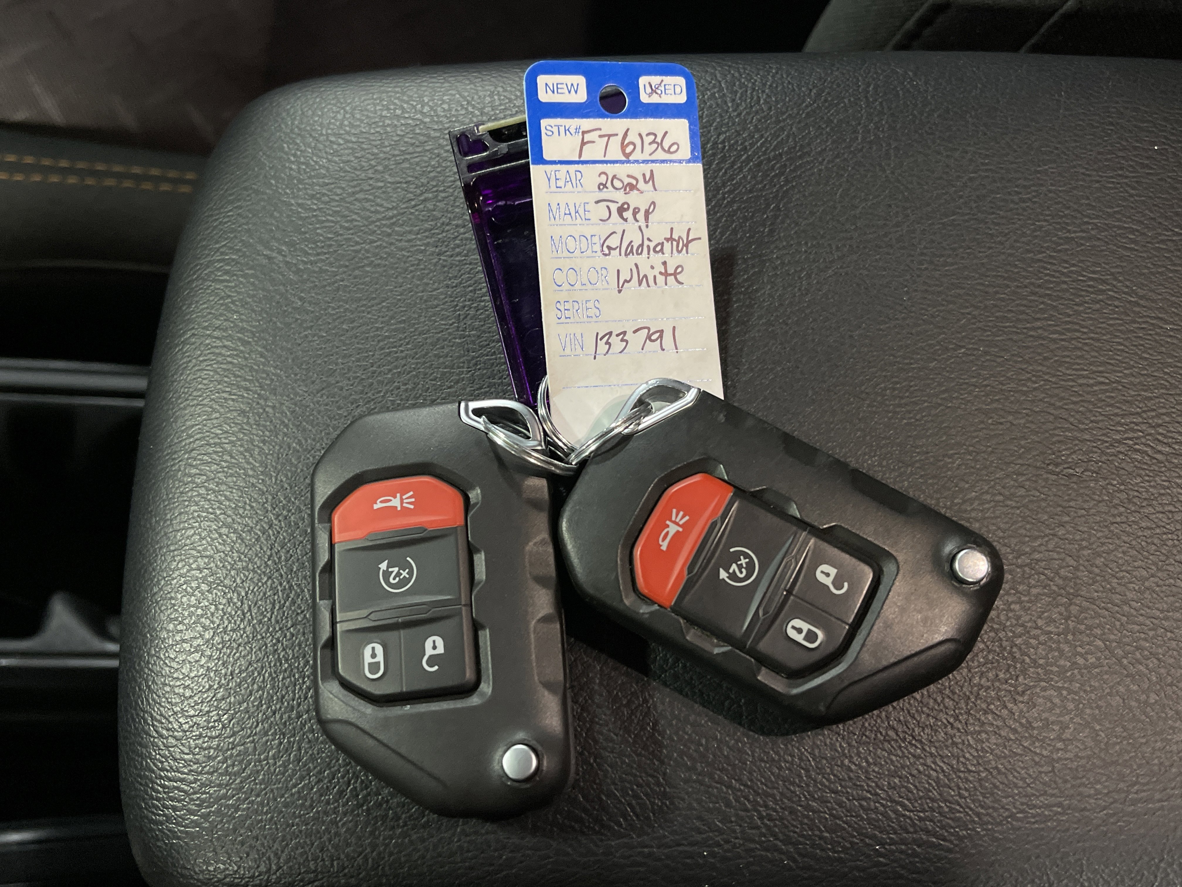 Used 2024 Jeep Gladiator Mojave w/ Convenience Group image 26