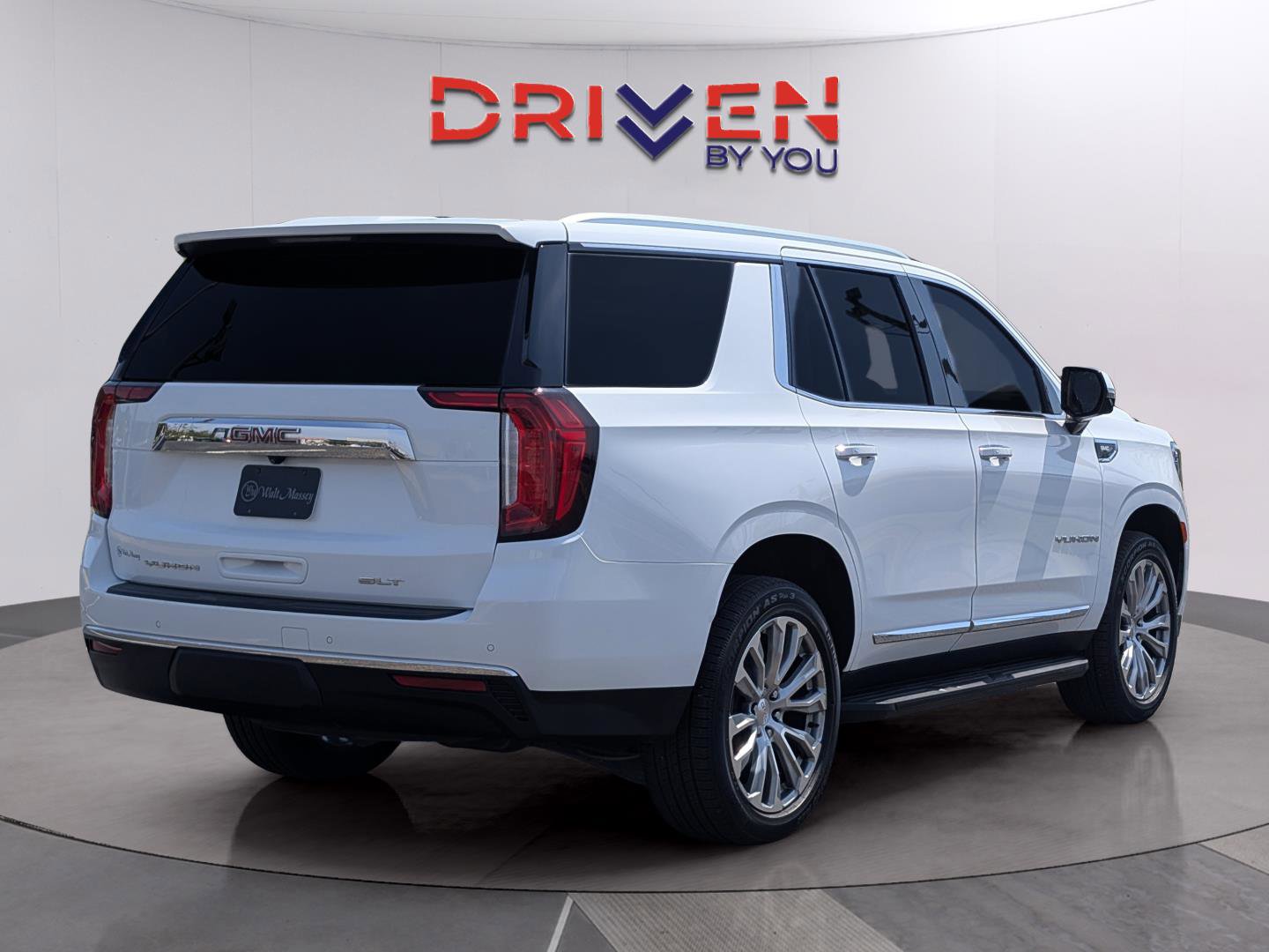 Used 2022 GMC Yukon SLT w/ SLT Premium Package image 5