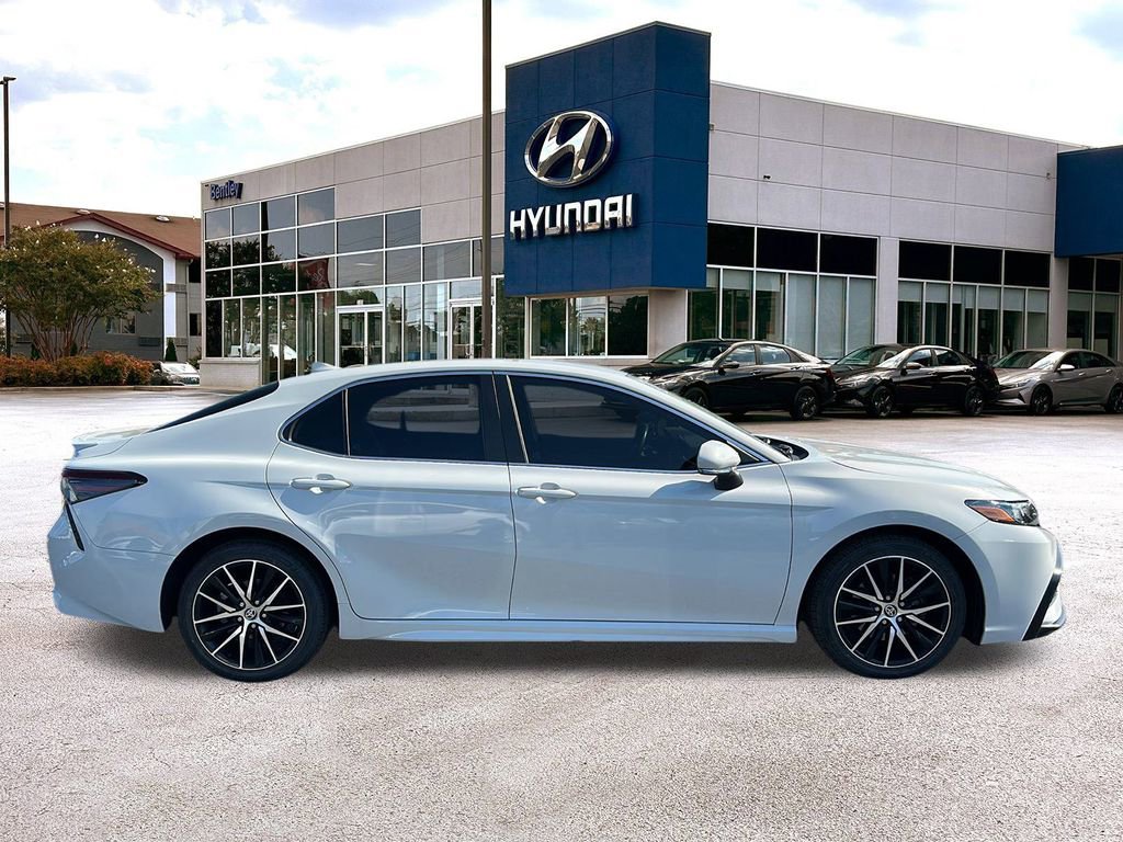 Used 2023 Toyota Camry SE image 6