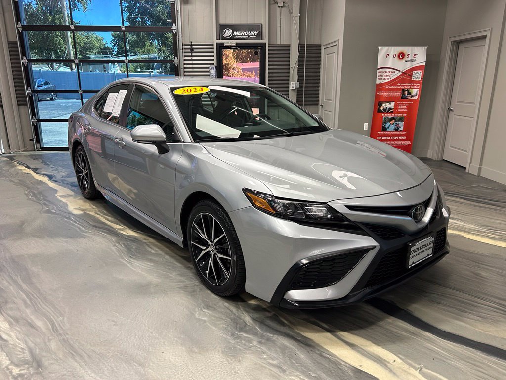 Used 2024 Toyota Camry SE FWD image 1