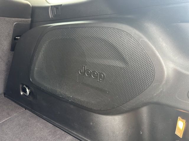 Used 2019 Jeep Cherokee Limited image 7