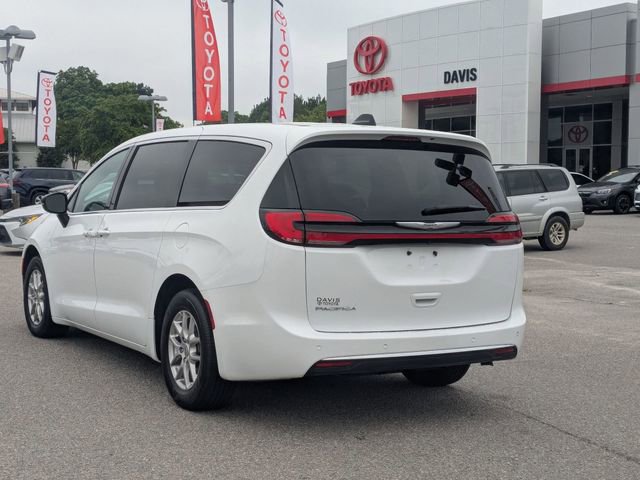 Used 2025 Chrysler Pacifica Select FWD image 5