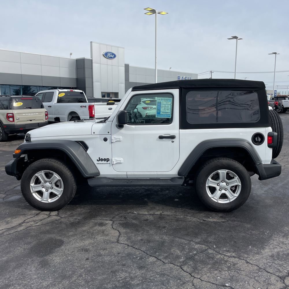 Used 2023 Jeep Wrangler Sport S image 6