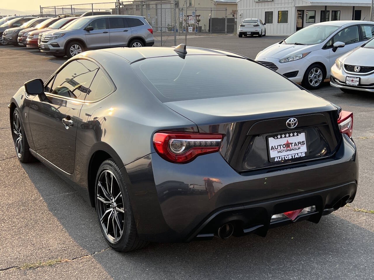 Used 2017 Toyota 86 RWD image 3
