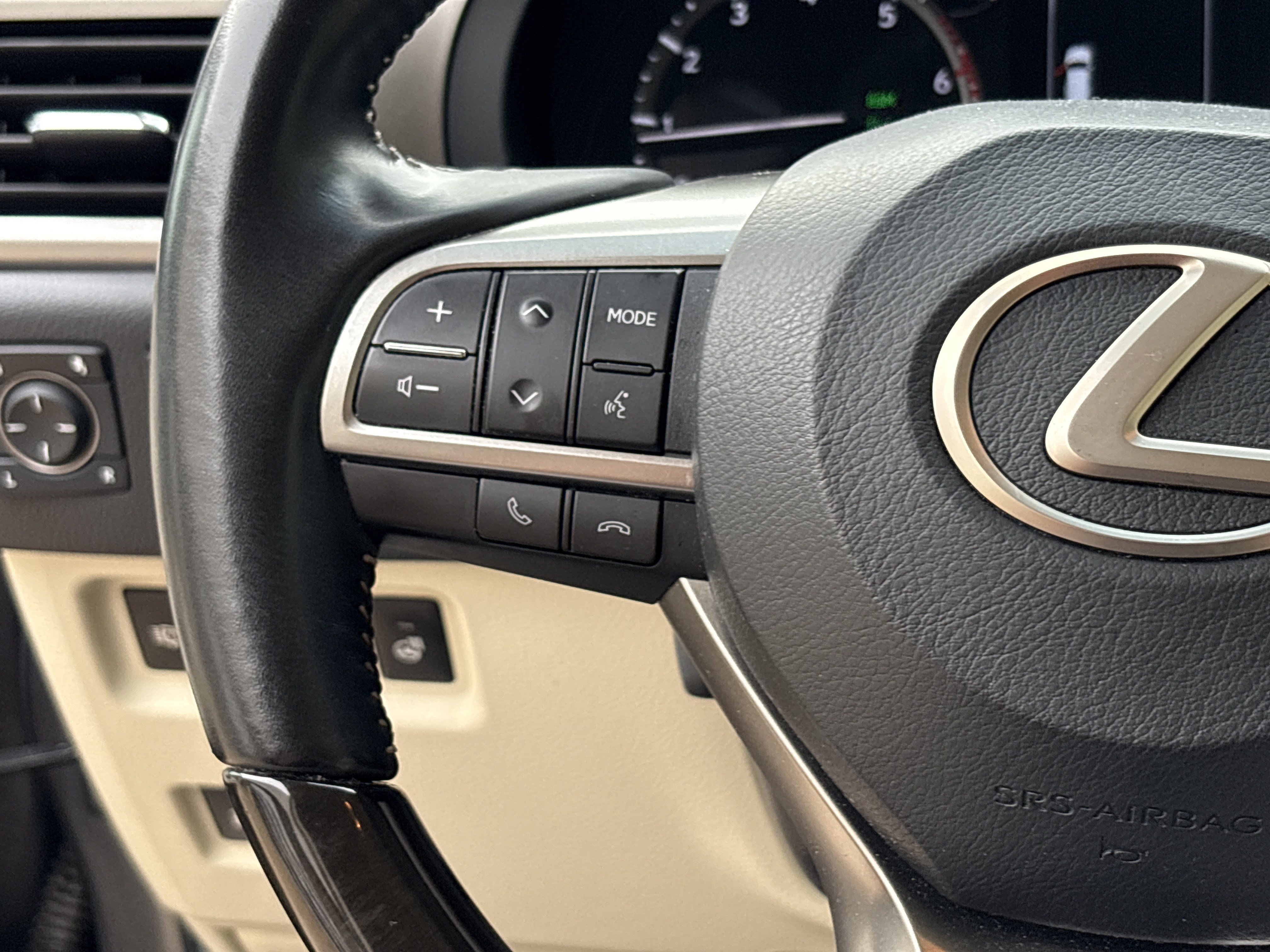 Used 2023 Lexus GX 460 Premium w/ Accessory Package AWD/4WD image 19