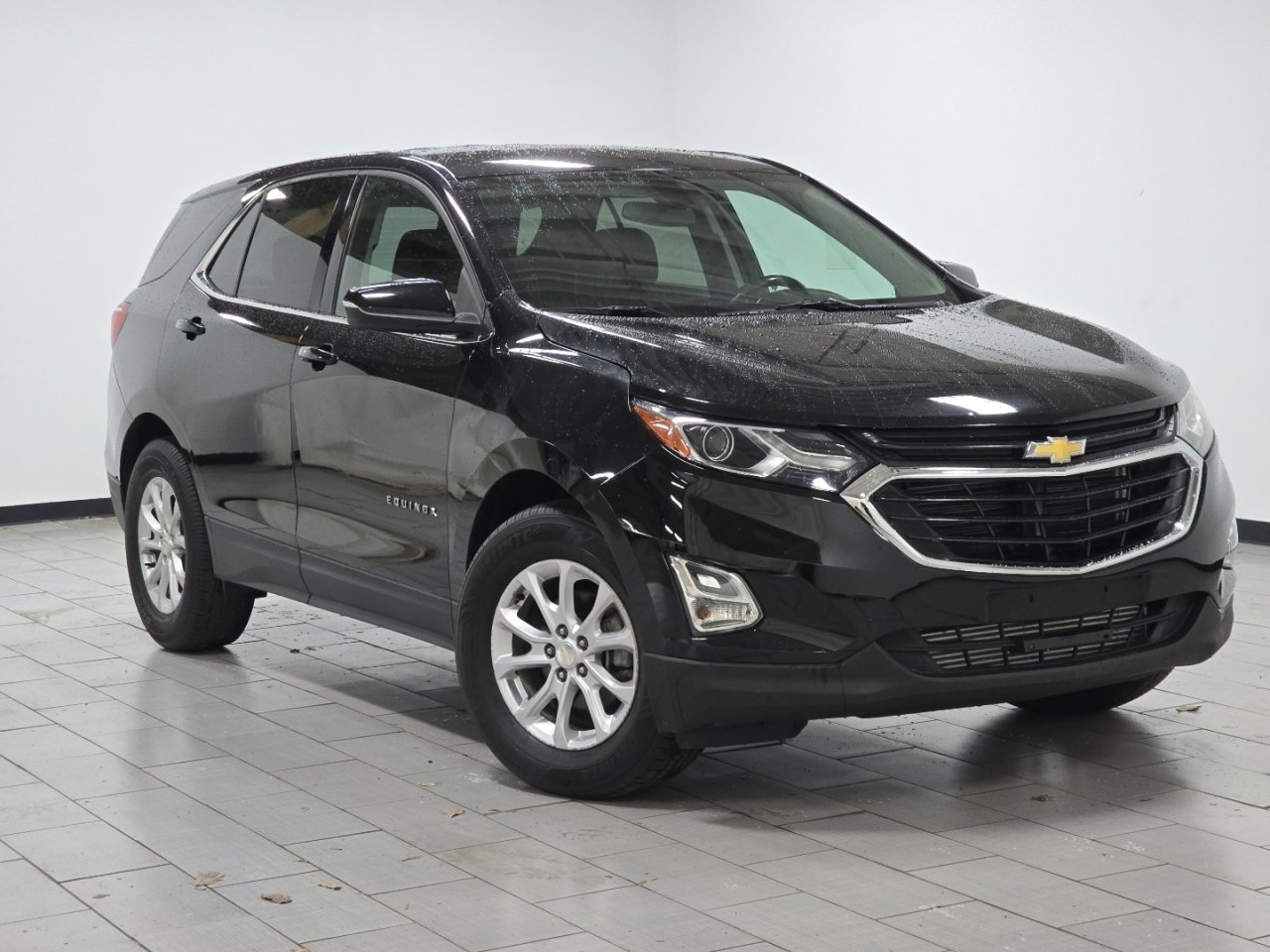 Used 2018 Chevrolet Equinox LT image 2