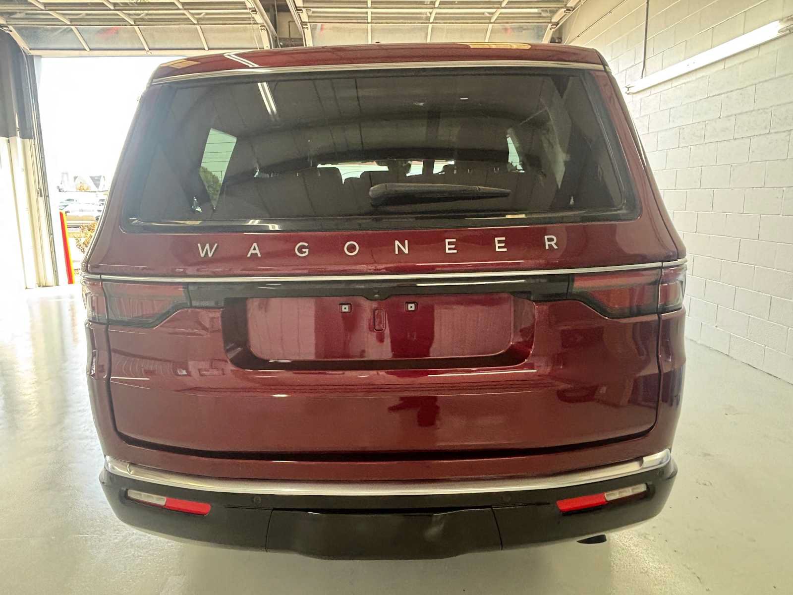Certified 2025 Jeep Wagoneer Series II AWD/4WD image 5