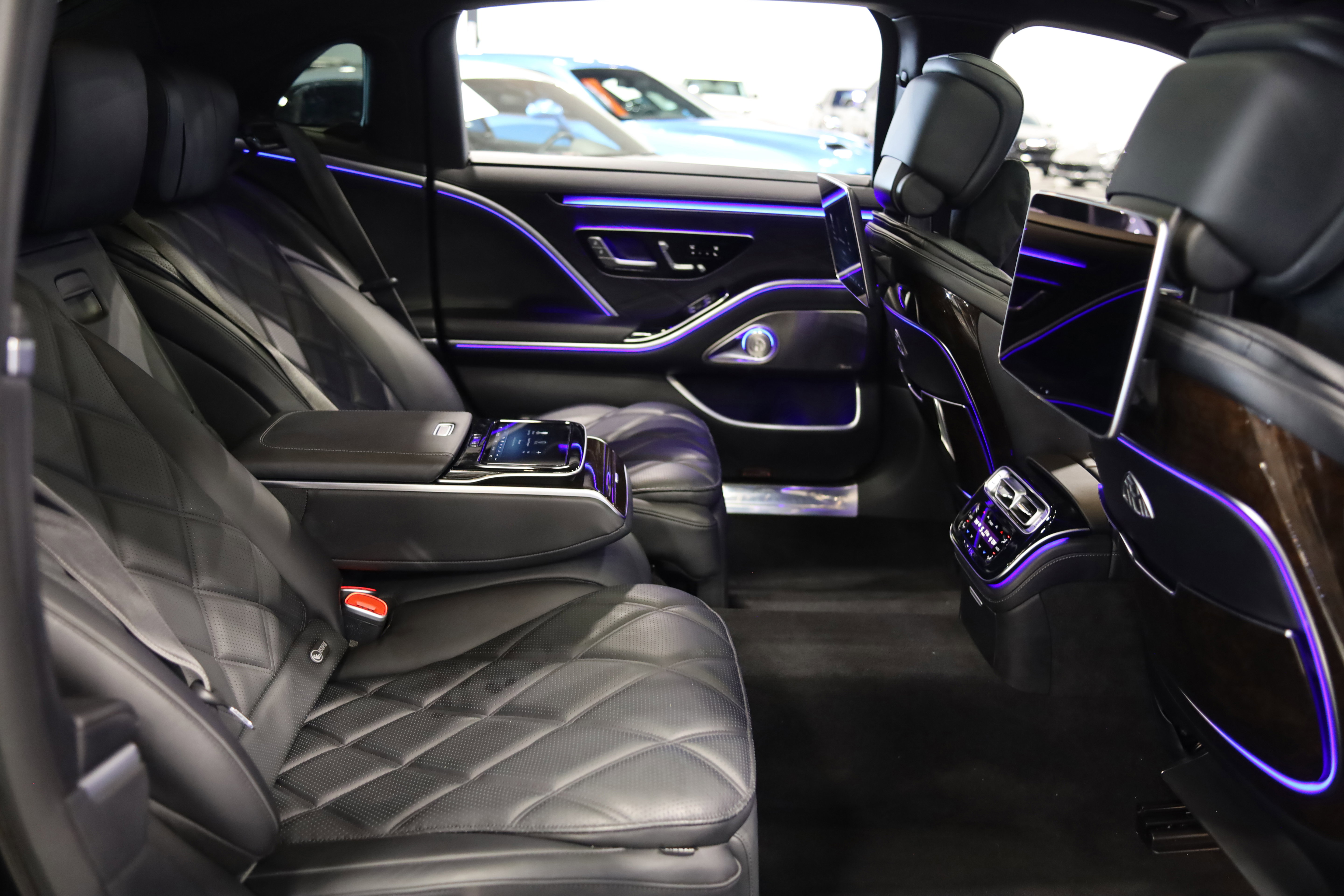 Used 2023 Mercedes-Benz Maybach S 680 4MATIC w/ Manufaktur Leather Package image 44