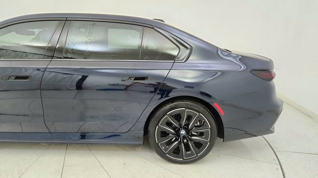 Used 2025 BMW i7 xDrive60 image 10