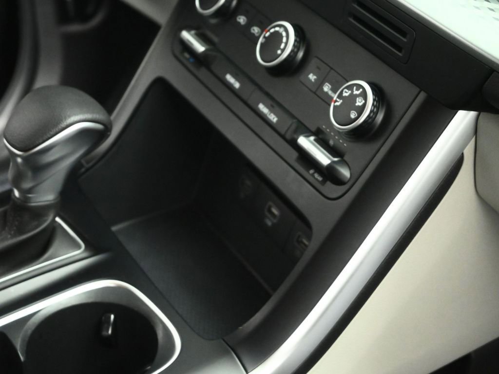 Used 2024 Kia Carnival LX image 62