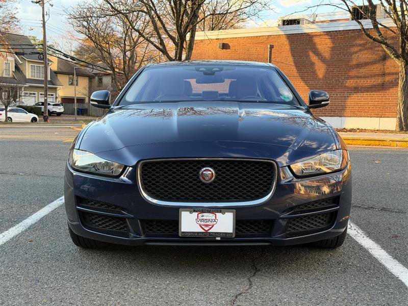 Used 2017 Jaguar XE image 2