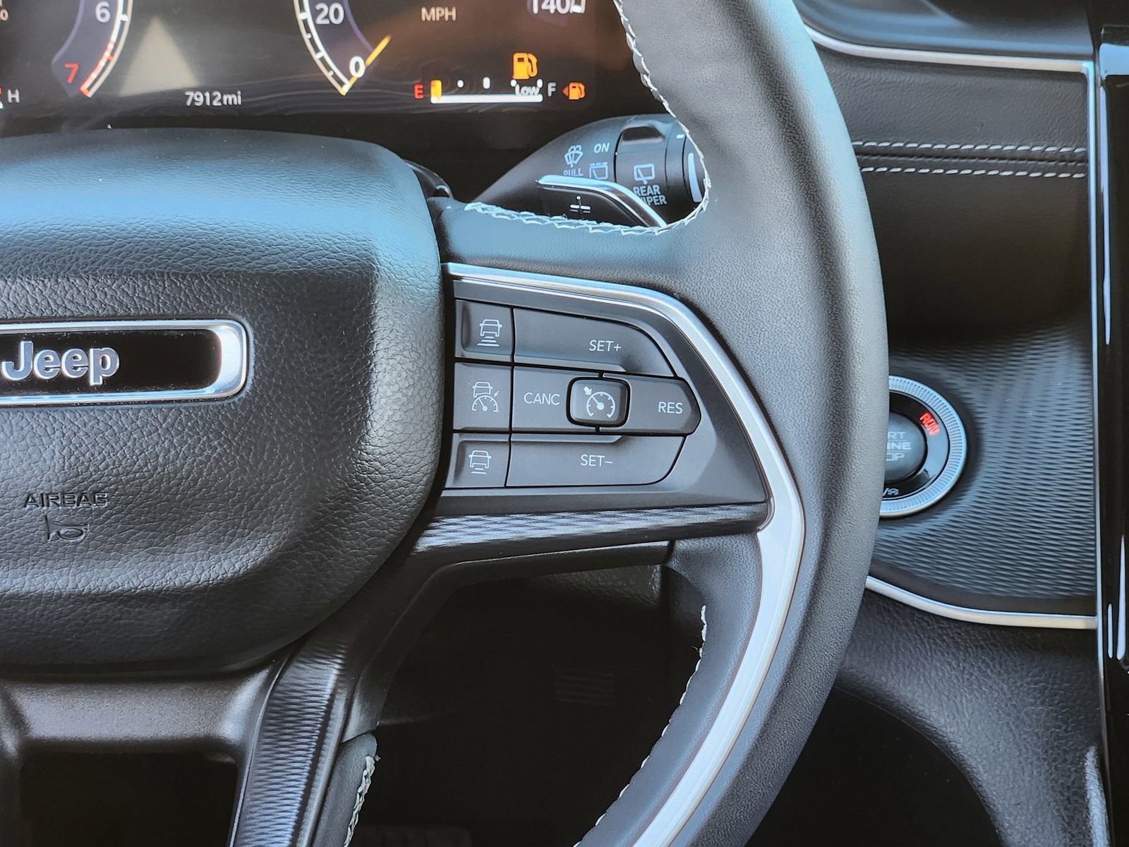 Used 2025 Jeep Grand Cherokee 4WD image 34