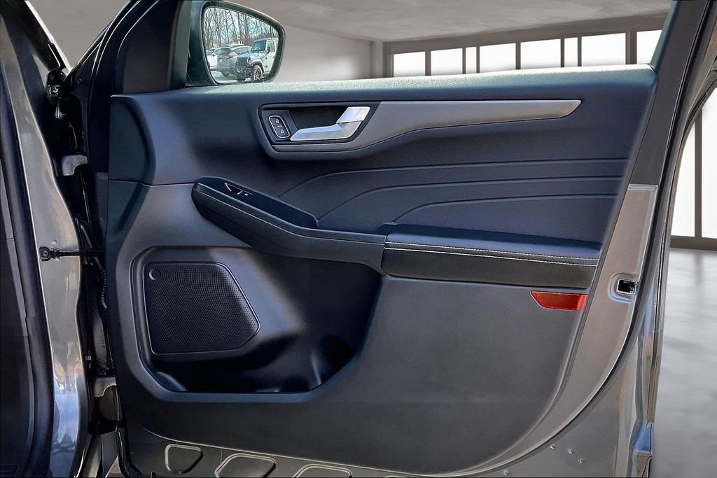 Used 2025 Ford Escape SE image 26