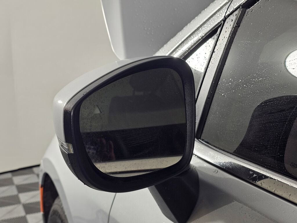 Used 2023 Chrysler Pacifica Touring-L image 12