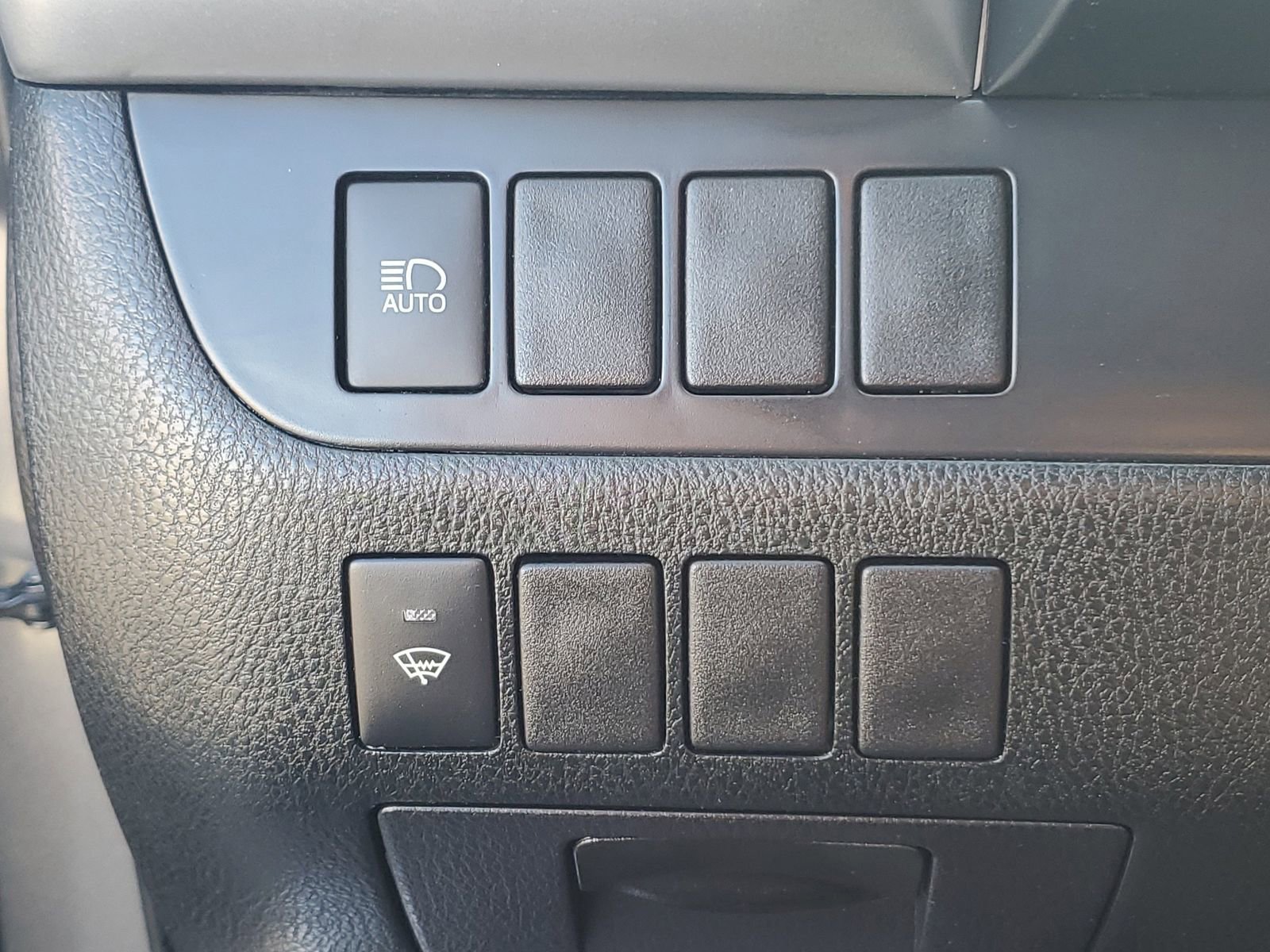 Used 2019 Toyota Highlander LE w/ Carpet Mat Package (TMS) image 22