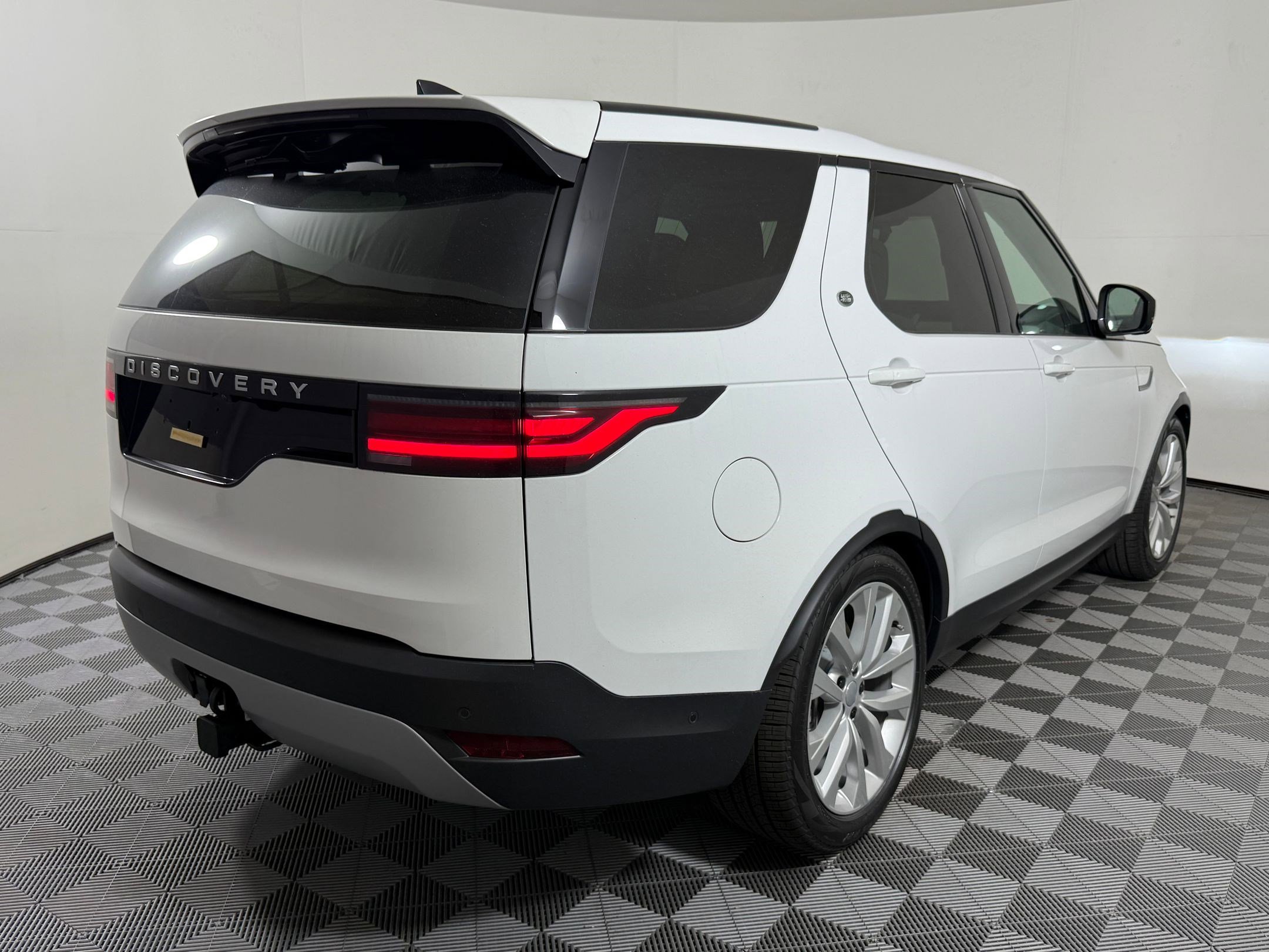 New 2026 Land Rover Discovery S AWD/4WD image 10