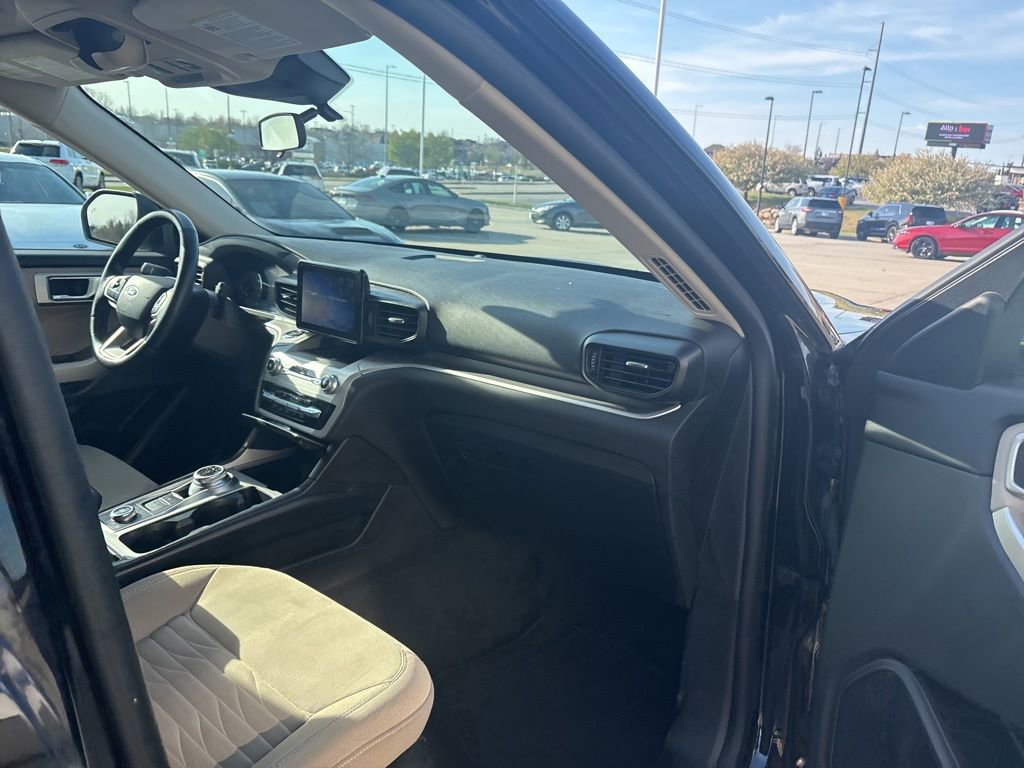 Used 2021 Ford Explorer XLT image 25