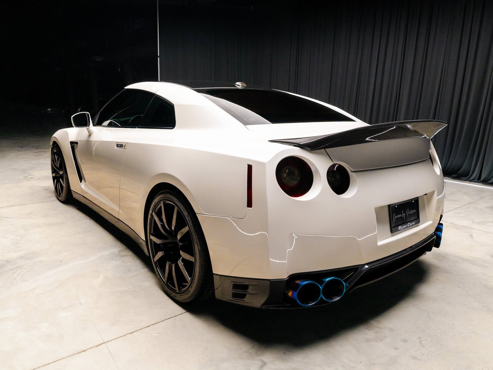 Used 2015 Nissan GT-R Premium image 11