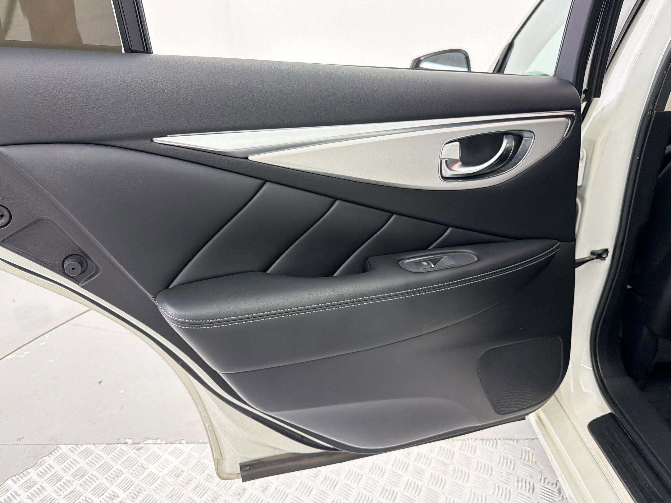 Used 2021 INFINITI Q50 Luxe w/ Cargo Package RWD image 26