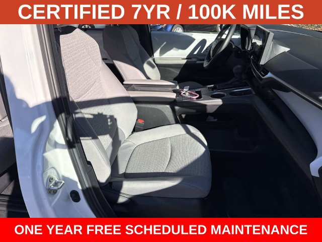 Used 2026 Toyota Sienna LE FWD image 9