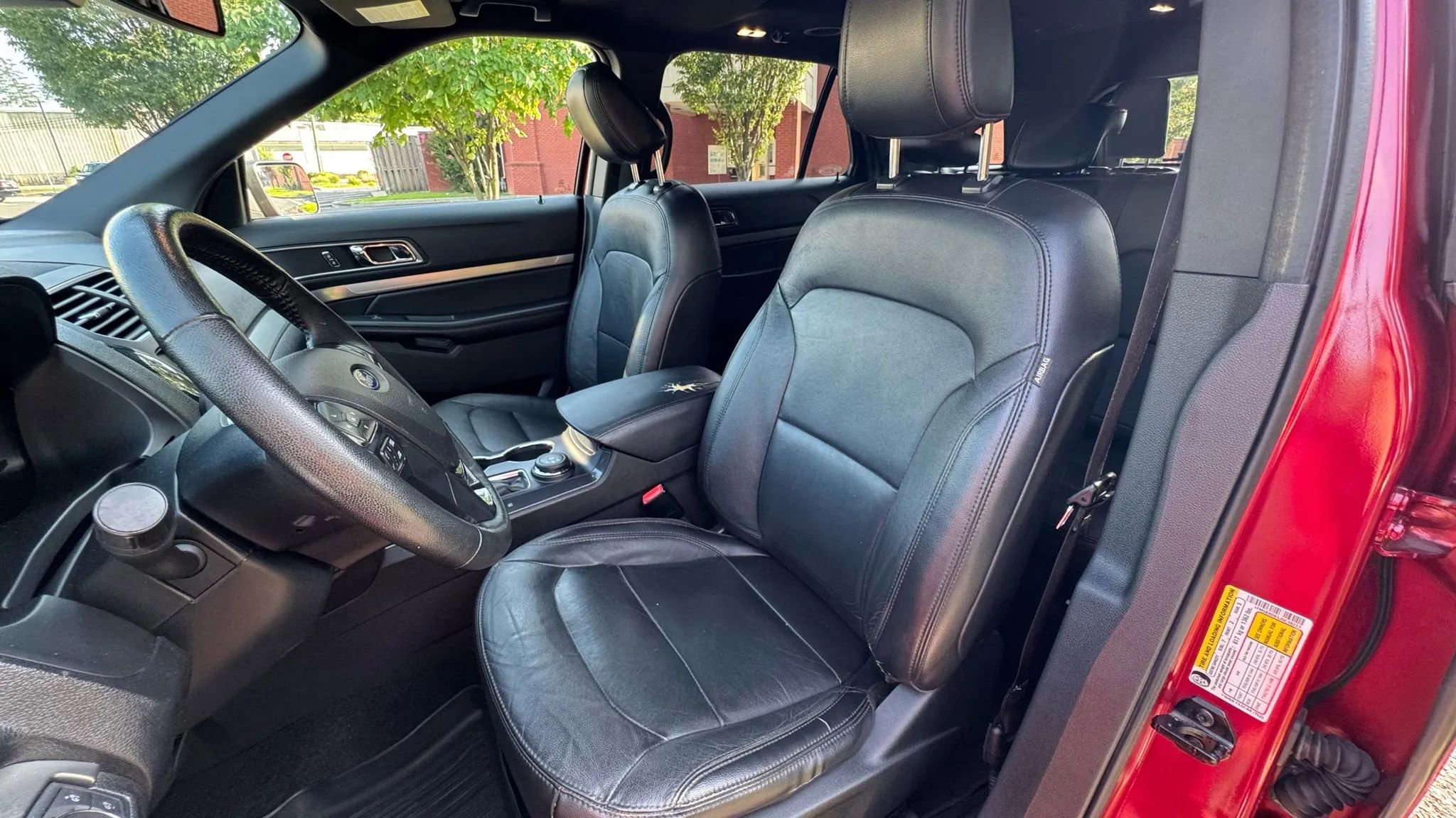 Used 2018 Ford Explorer XLT w/ Equipment Group 202A image 12