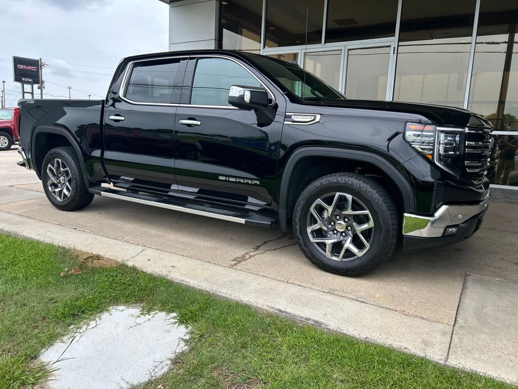 Used 2025 GMC Sierra 1500 SLT AWD/4WD image 2