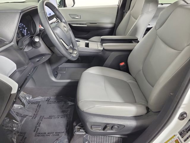 Used 2025 Toyota Sienna XLE FWD image 19