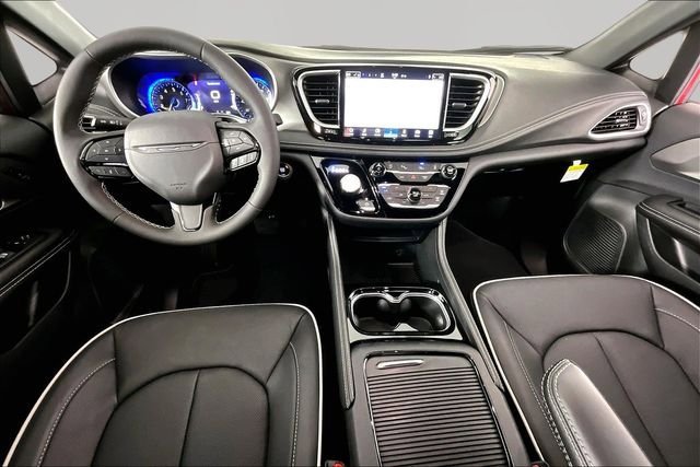 New 2027 Chrysler Pacifica Limited FWD image 6