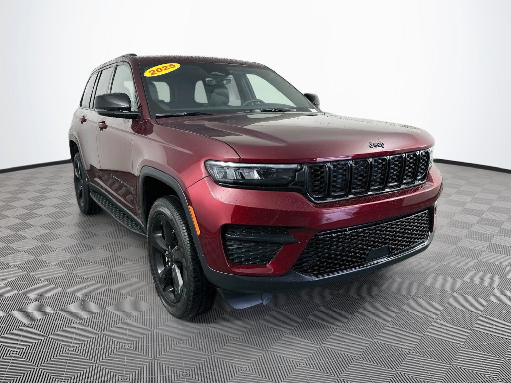 Certified 2025 Jeep Grand Cherokee Altitude AWD/4WD image 2