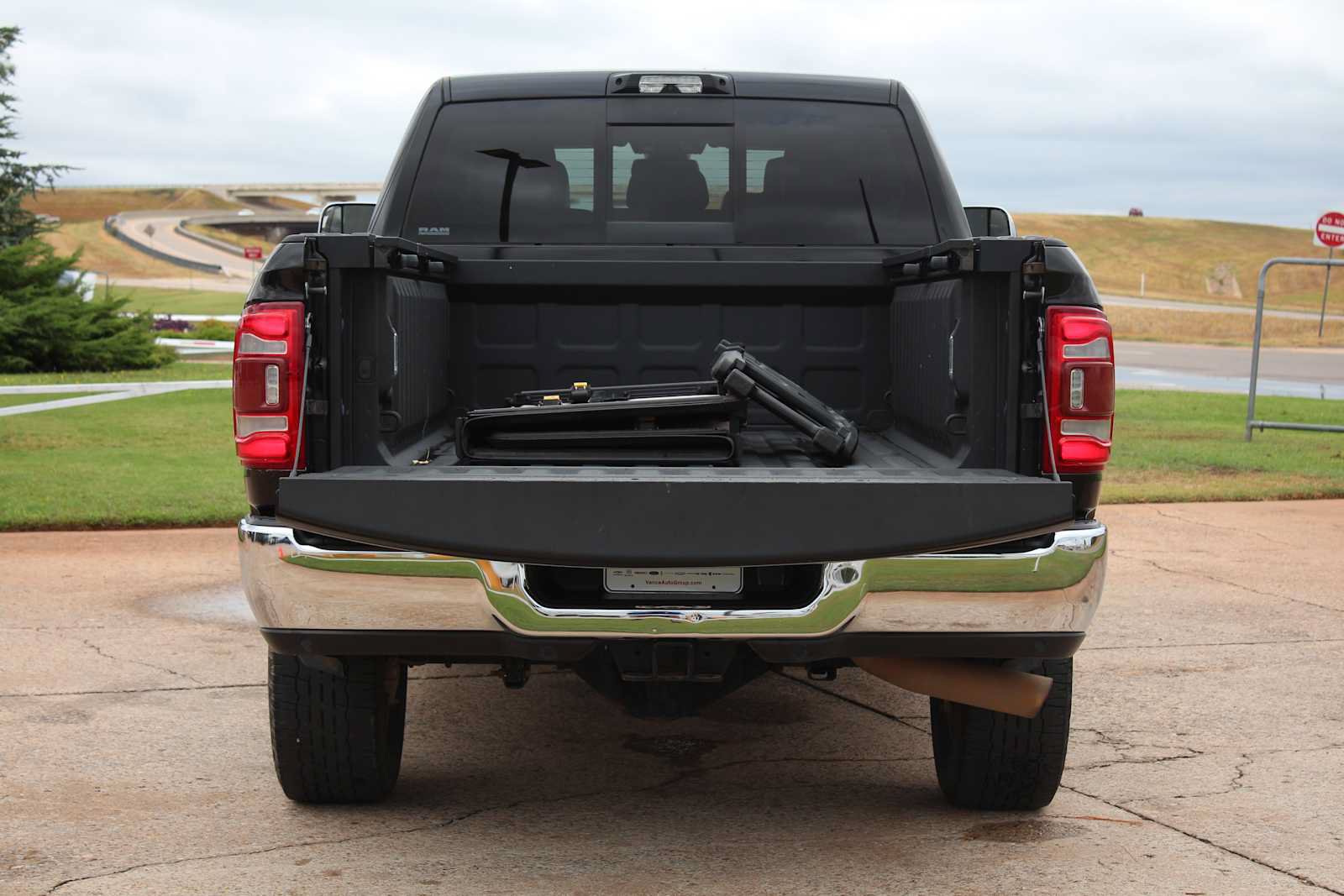 Used 2022 RAM 3500 Limited w/ Towing Technology Group AWD/4WD image 15