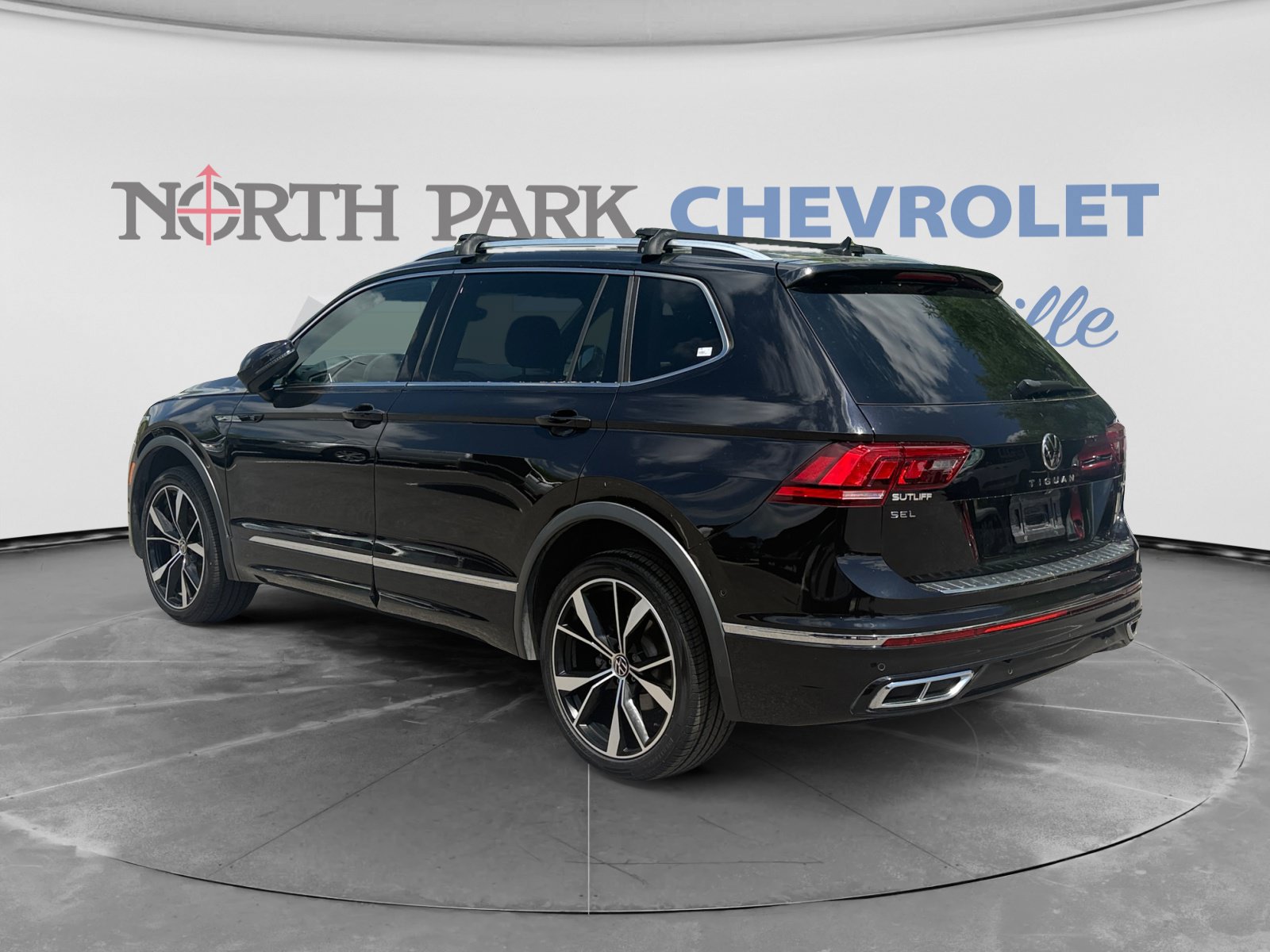 Used 2022 Volkswagen Tiguan SEL R-Line AWD/4WD image 7