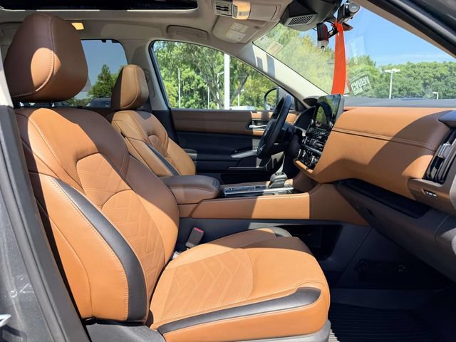Used 2024 Nissan Pathfinder Platinum w/ Cargo Package FWD image 10