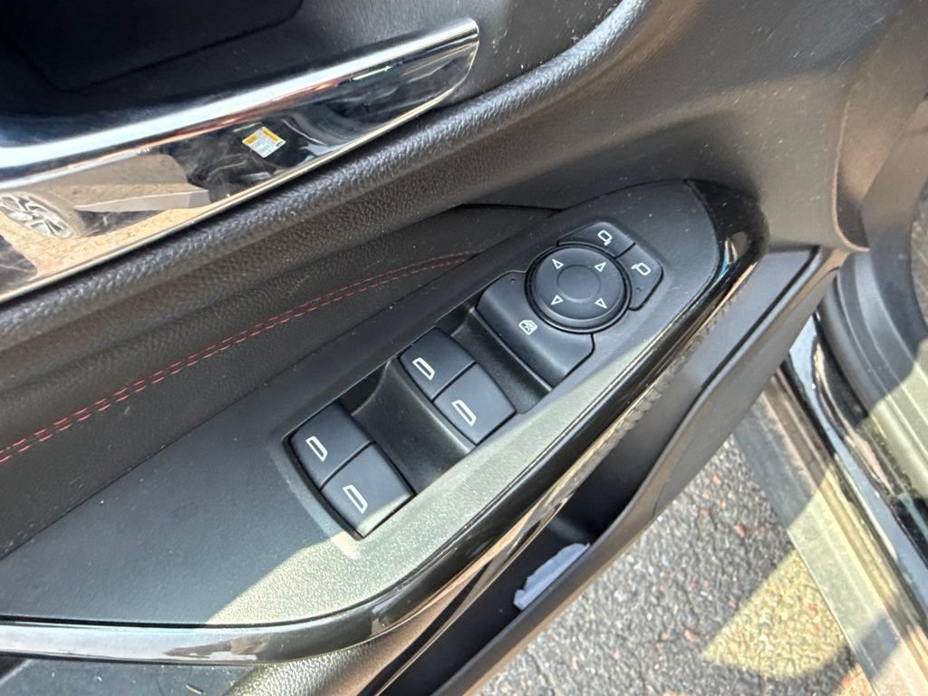Used 2025 Chevrolet Trax RS FWD image 18
