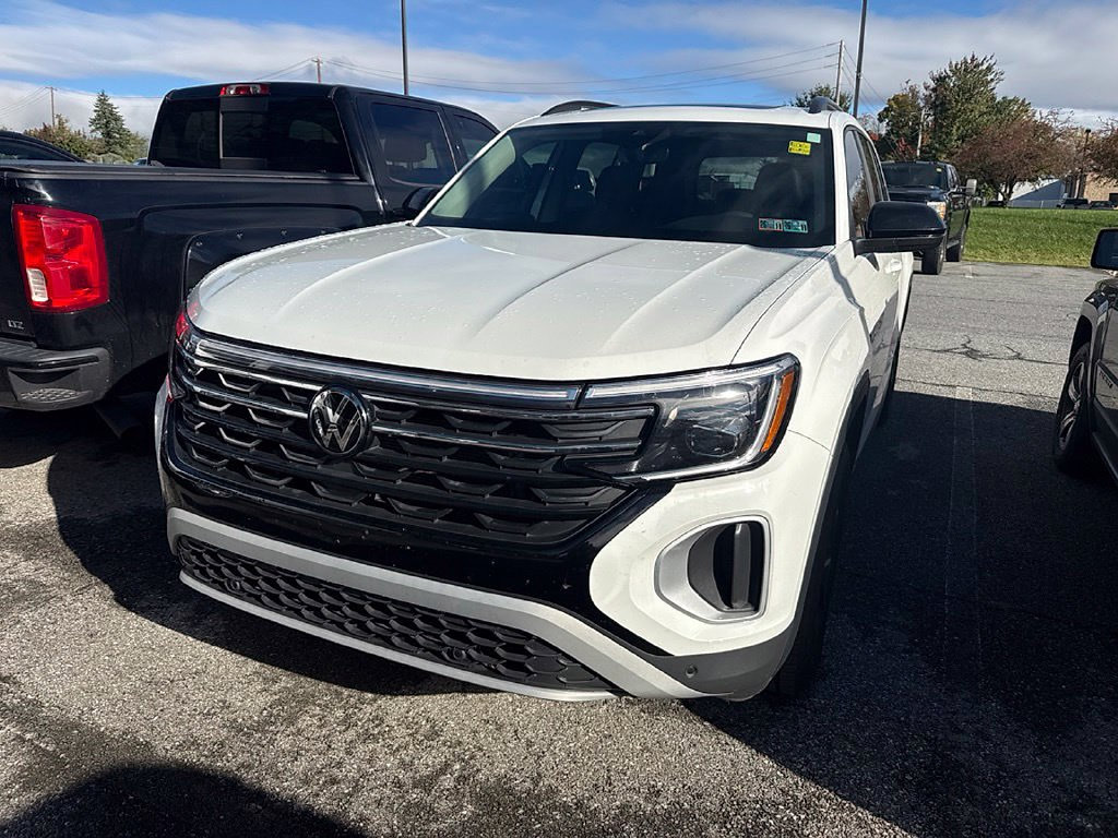 Used 2024 Volkswagen Atlas Peak Edition SE AWD/4WD image 9