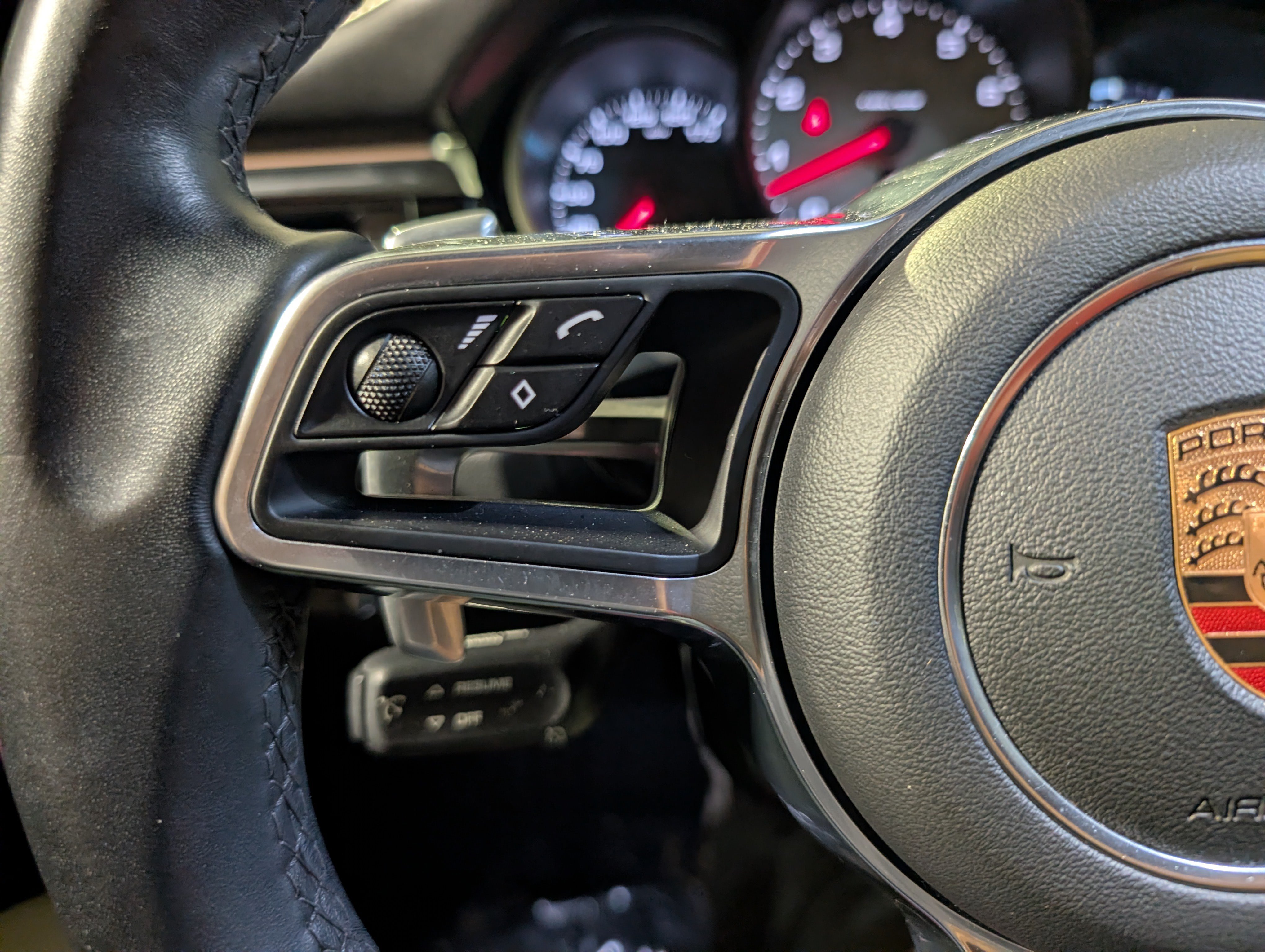 Certified 2020 Porsche Macan S AWD/4WD image 28