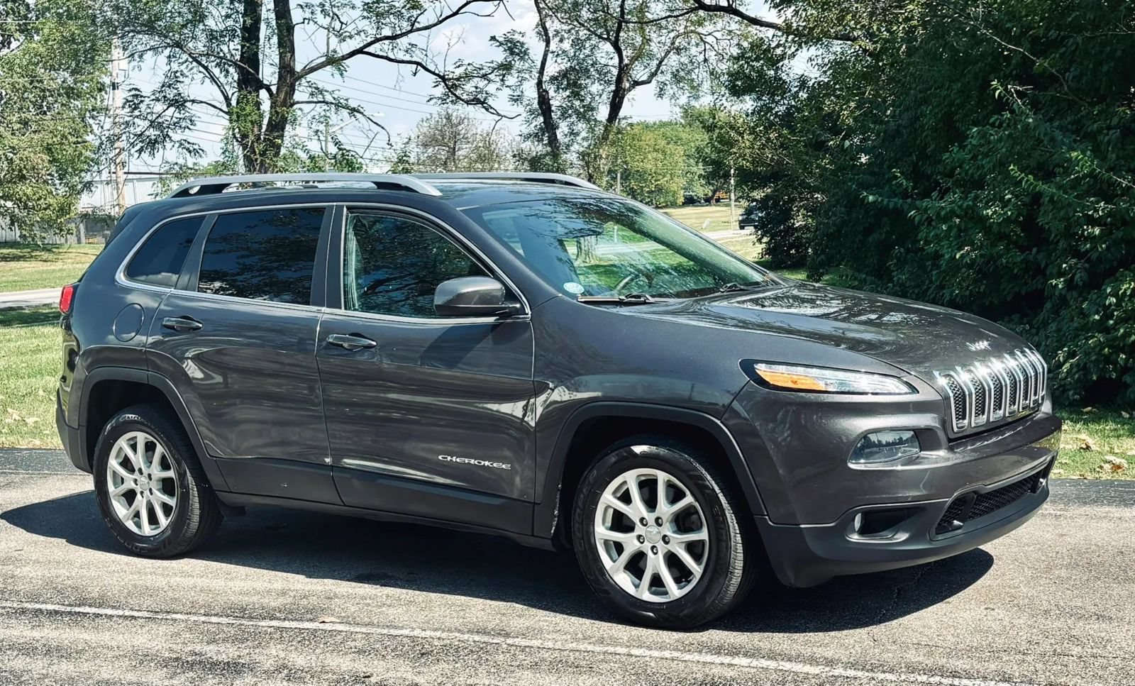 Used 2016 Jeep Cherokee Latitude w/ Cold Weather Group FWD image 12