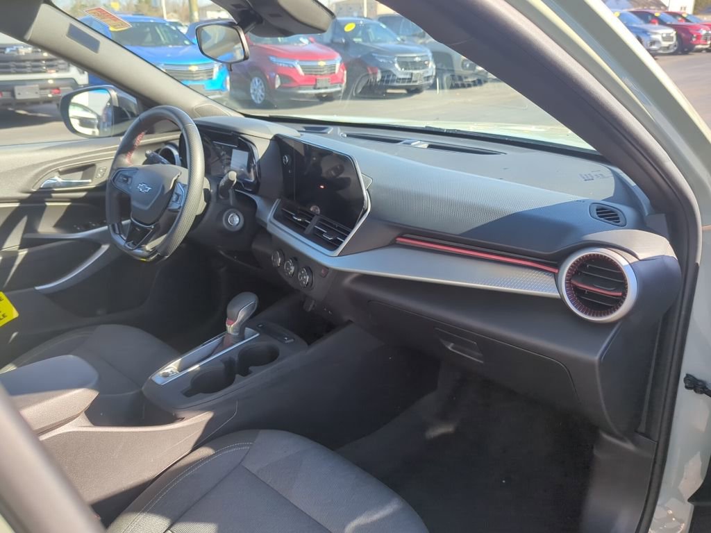 Certified 2024 Chevrolet Trax RS w/ Driver Confidence Package image 17