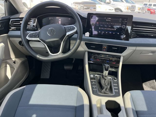 Used 2026 Volkswagen Jetta SE FWD image 16
