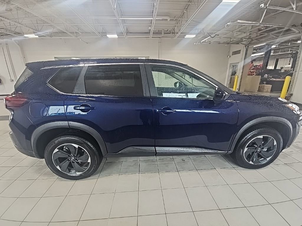 Used 2025 Nissan Rogue SV image 6