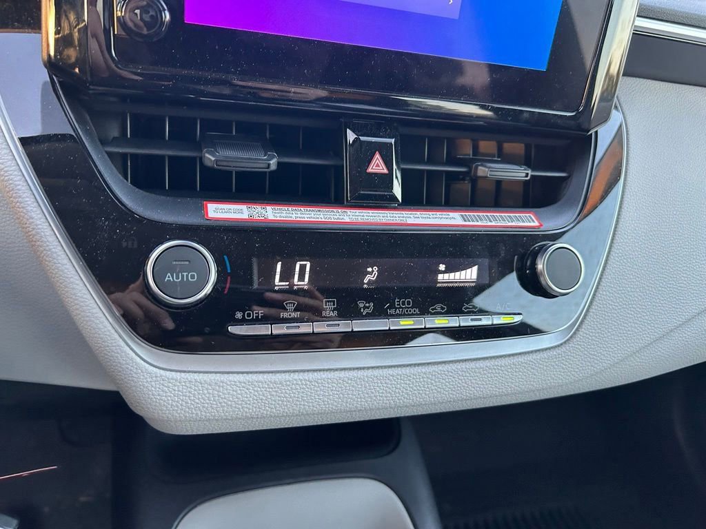 Used 2025 Toyota Corolla LE image 25