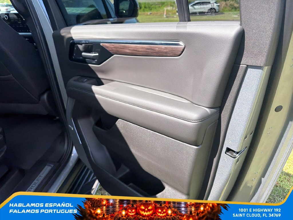 New 2026 Chevrolet Suburban LT w/ Comfort Package AWD/4WD image 30