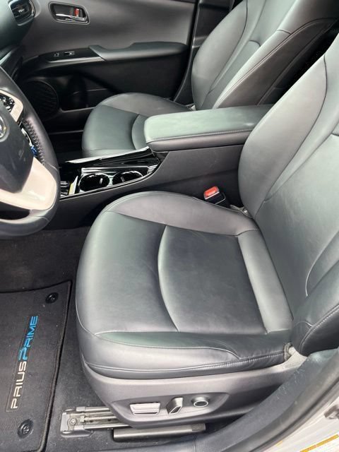Used 2017 Toyota Prius Prime Advanced w/ Carpet Mat Package FWD image 12