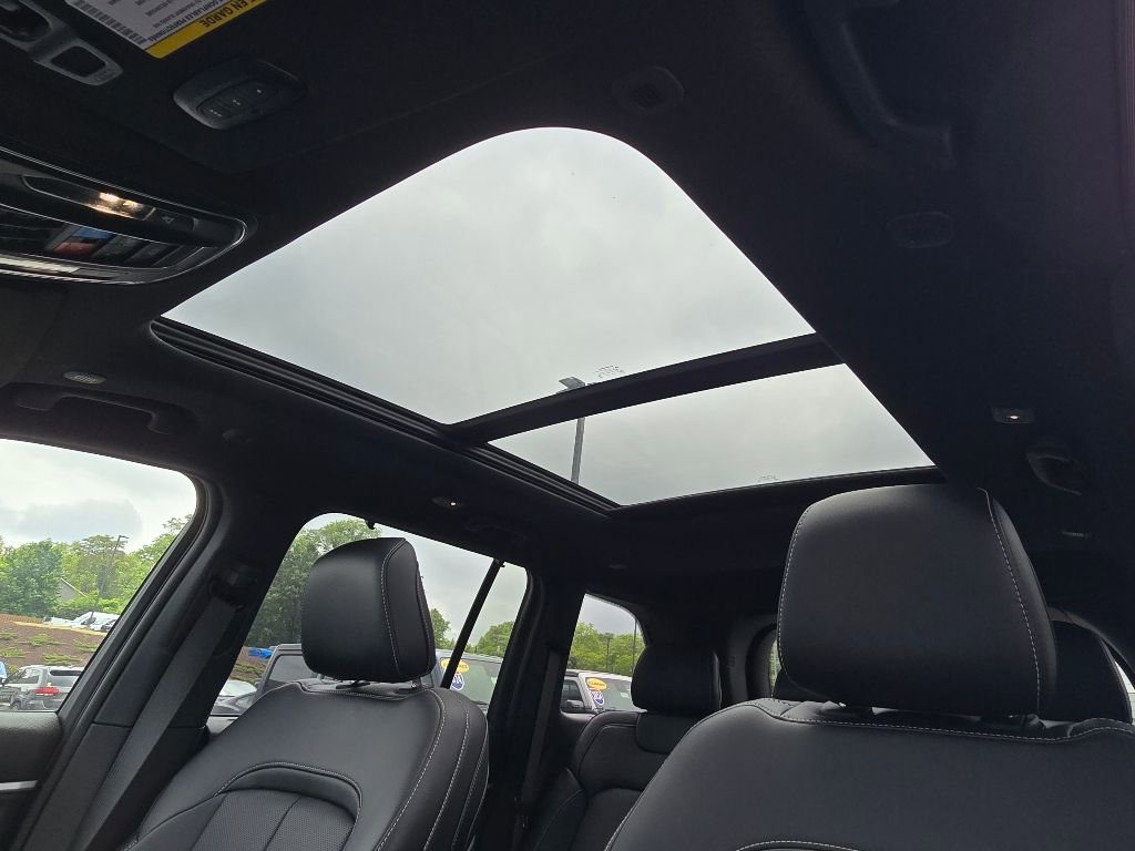 New 2025 Jeep Grand Cherokee Limited w/ Luxury Tech Group II image 9