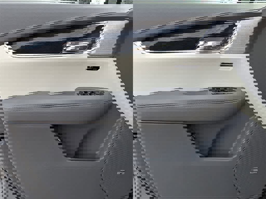 Used 2024 Cadillac XT6 Premium Luxury w/ Technology Package image 12