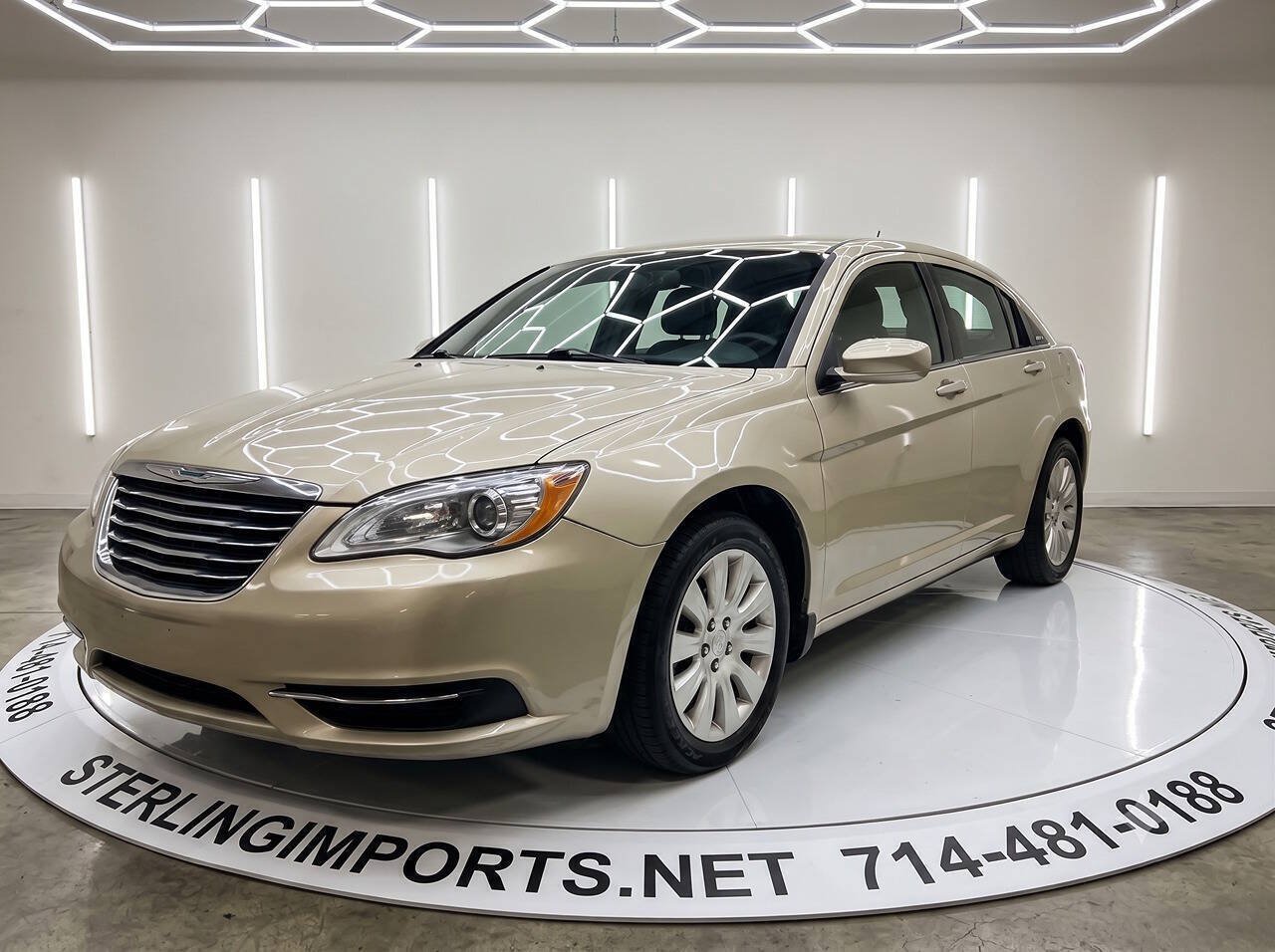 Used 2014 Chrysler 200 LX FWD image 1