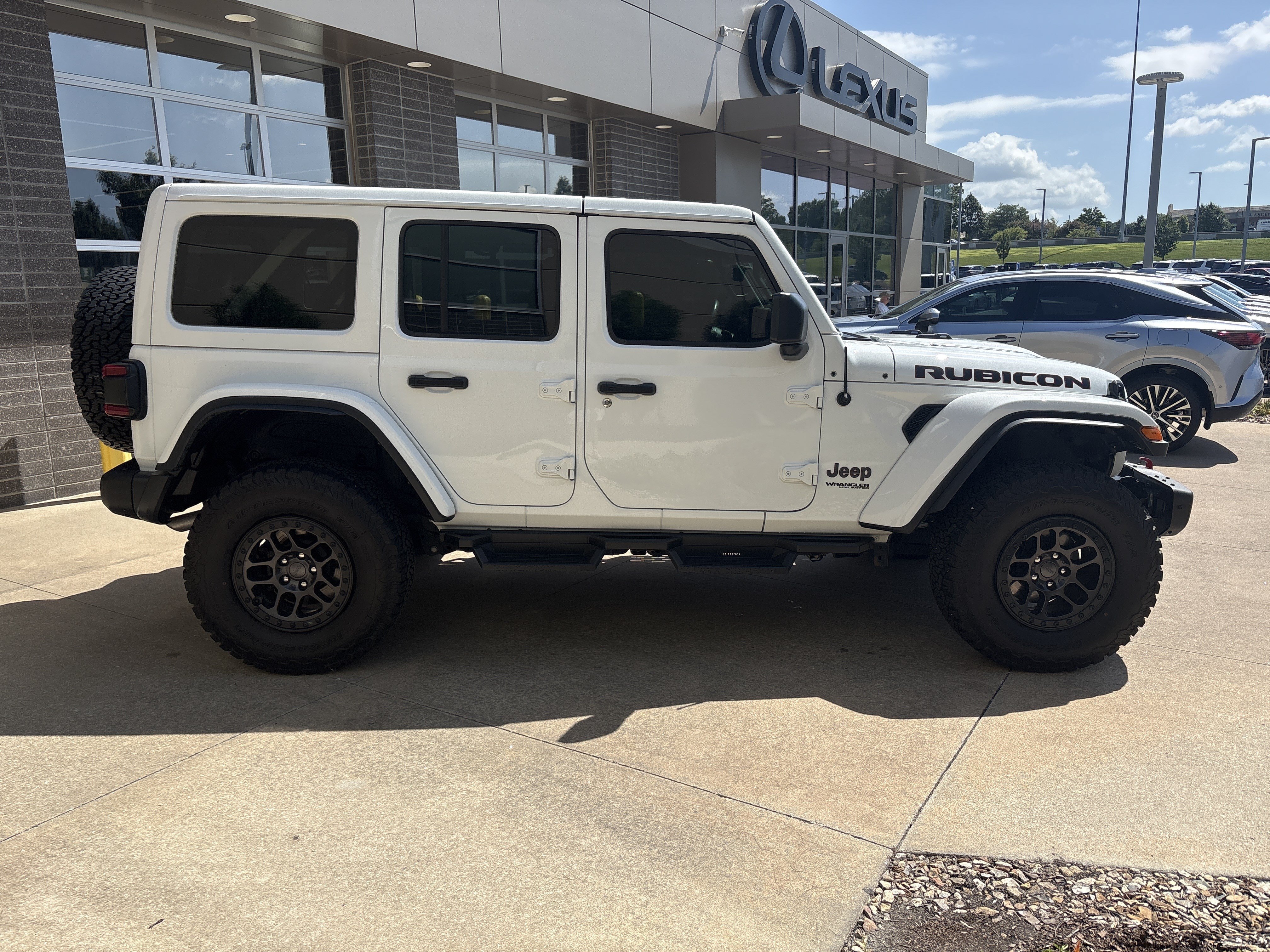 Used 2022 Jeep Wrangler Unlimited Rubicon w/ Xtreme Recon 35" Tire Package AWD/4WD image 28