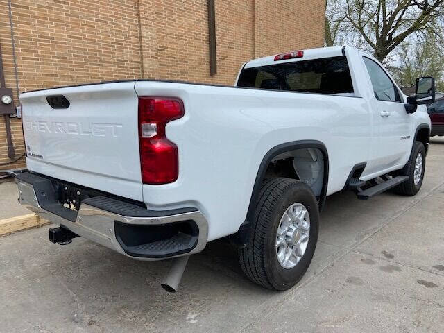 Used 2022 Chevrolet Silverado 2500 LT w/ Convenience Package image 4