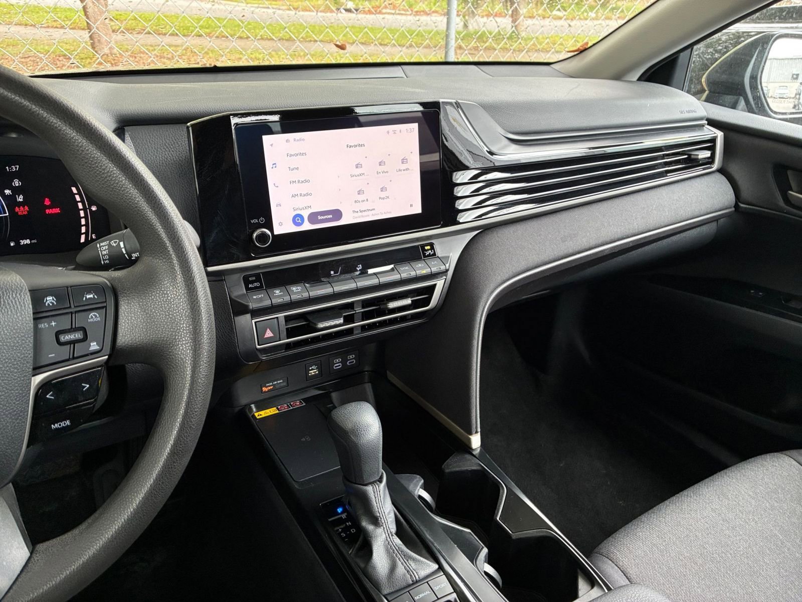 Used 2025 Toyota Camry LE FWD image 17