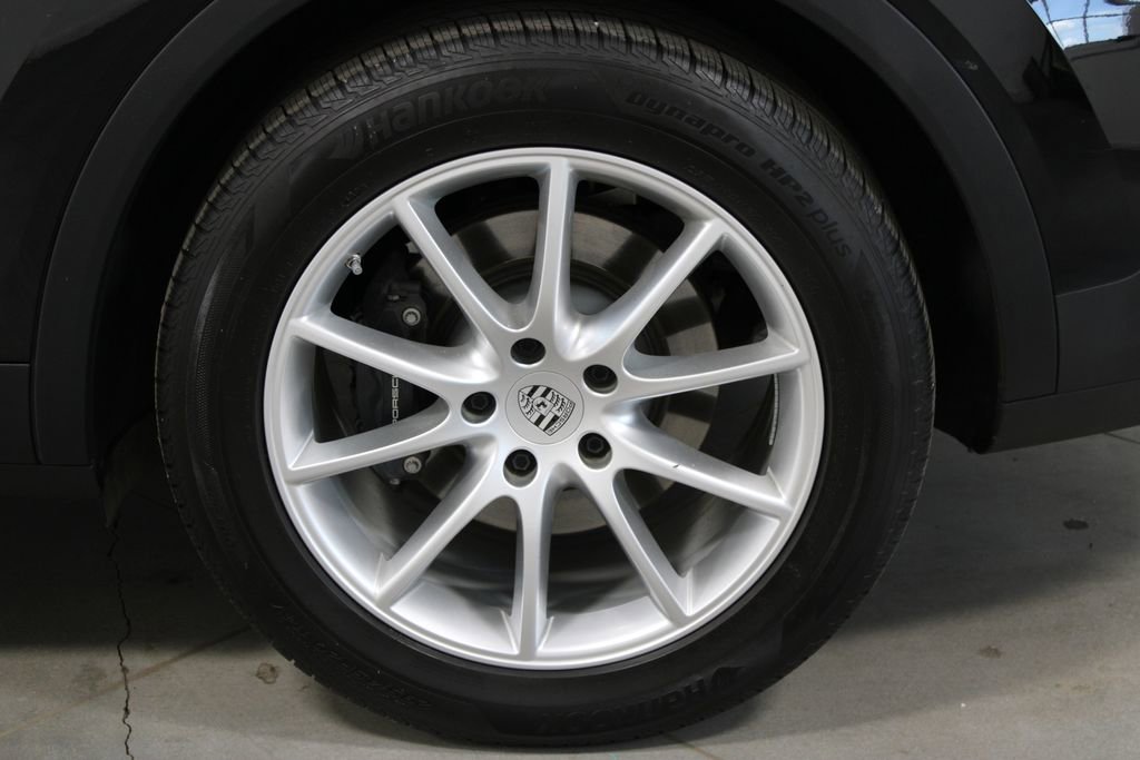 Used 2024 Porsche Cayenne AWD/4WD image 17
